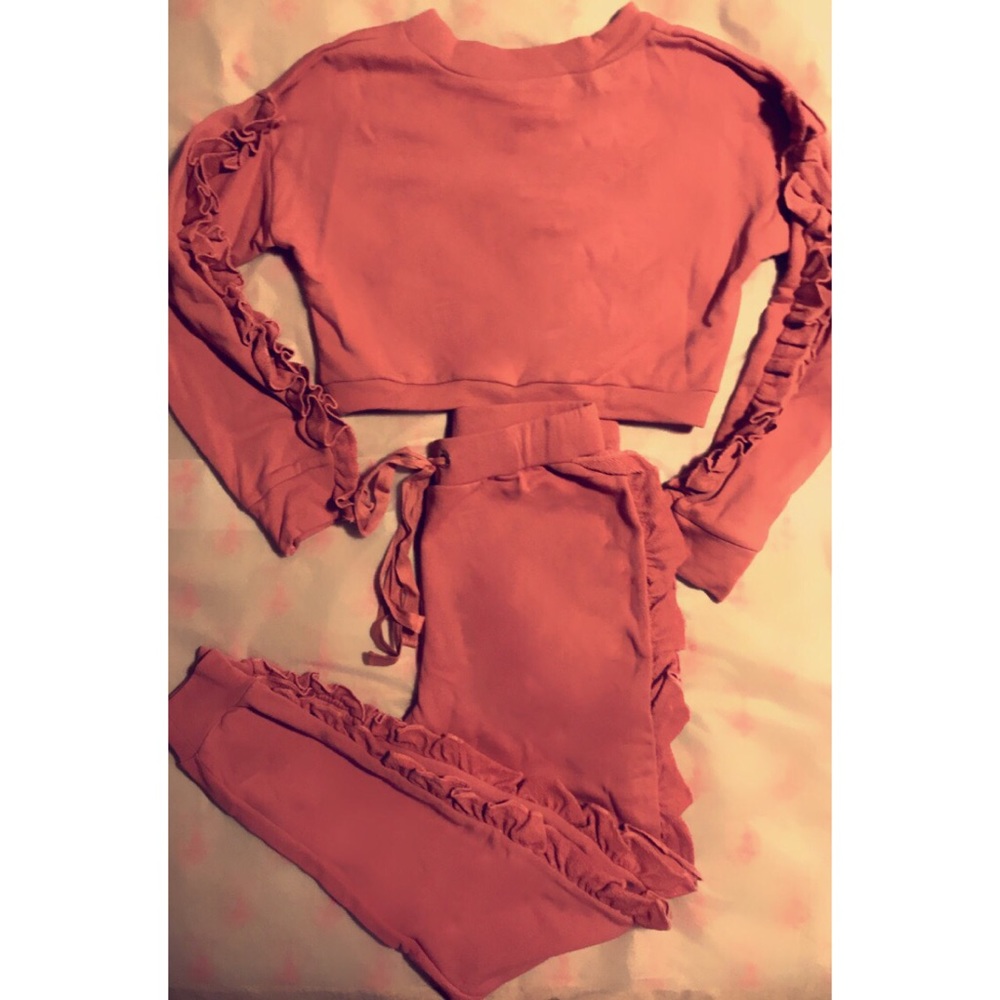 Ruffled Lounge Set